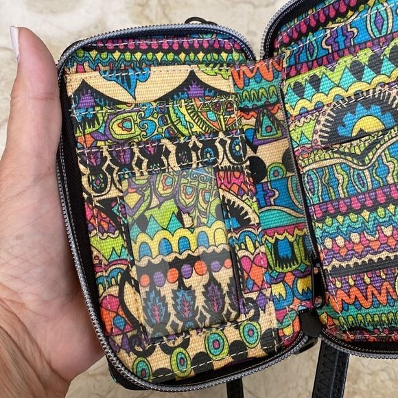 As New! SAKROOTS Peace Smartphone Wristlet Crossbody Bag Radiant One World - Picture 8 of 14